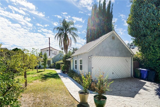 Property Photo: 22040 Avenue San Luis CA 91364