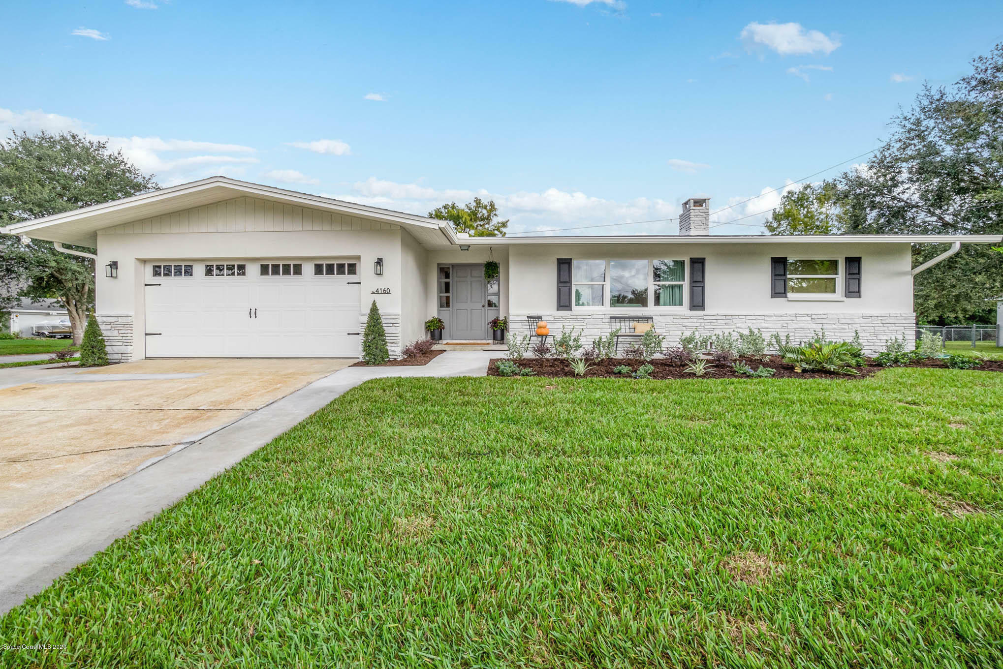 Property Photo:  4160 Sherwood Drive  FL 32796 