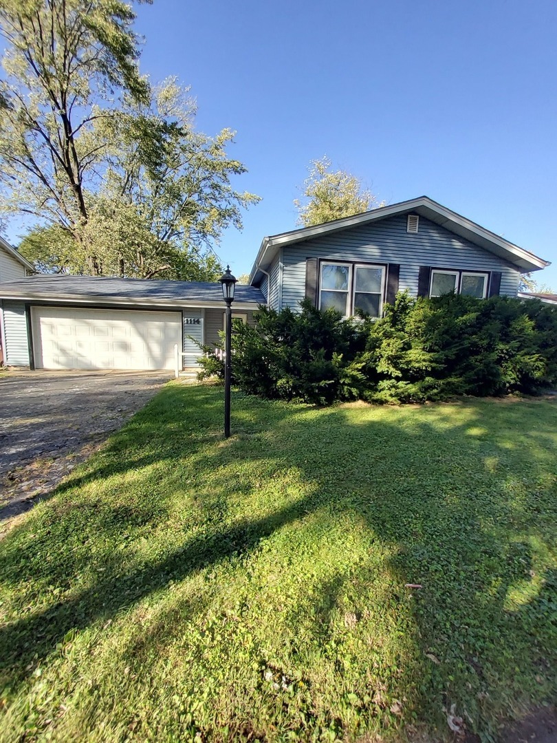 Property Photo:  1114 Coach Road  IL 60430 