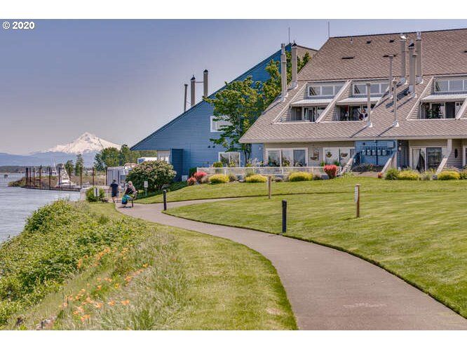 Property Photo: 117 N Hayden Bay Dr OR 97217