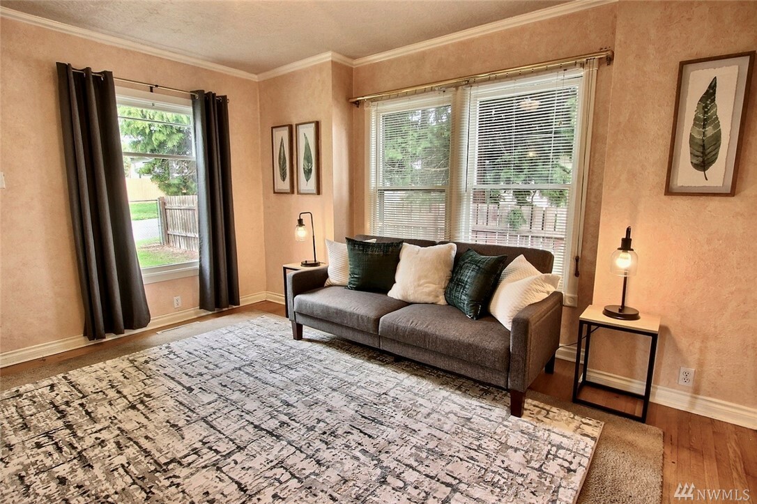 Property Photo: 724 E 52nd St WA 98404