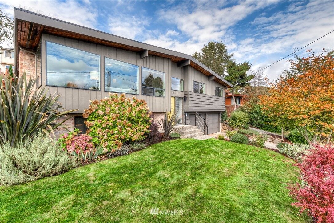 Property Photo:  3111 24th Avenue S  WA 98144 