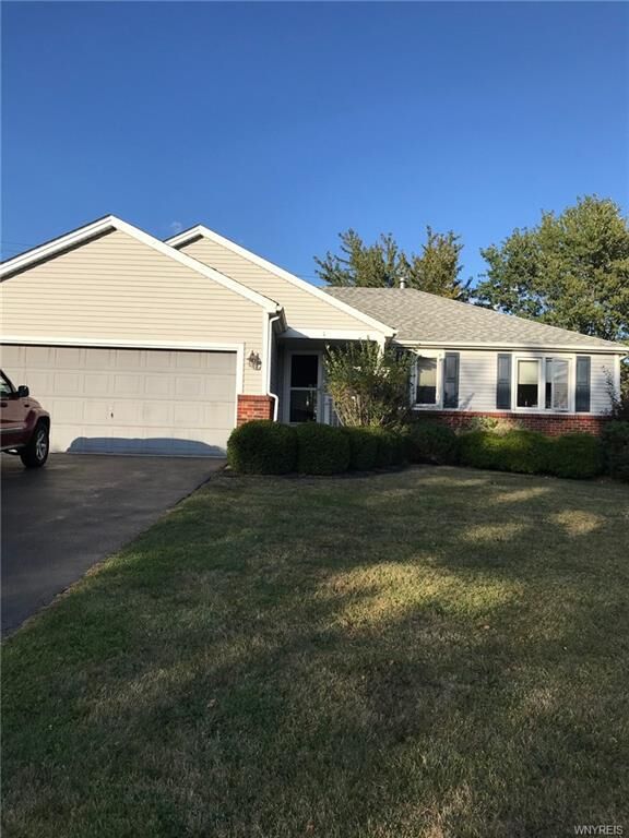 Property Photo:  114 Pheasant Run Lane  NY 14086 