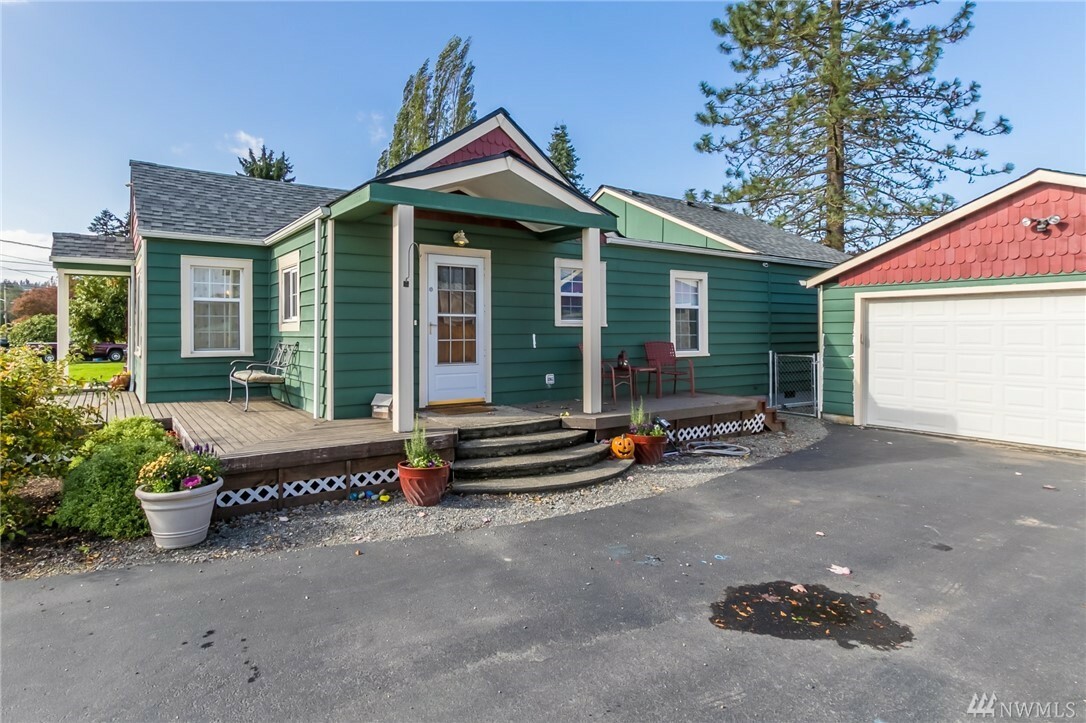 Property Photo:  1701 7th Ave SW  WA 98371 