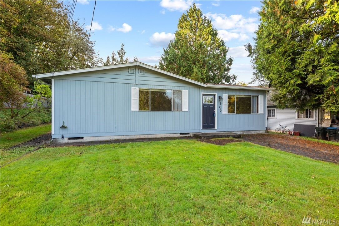 Property Photo:  109 SE Ash St  WA 98596 