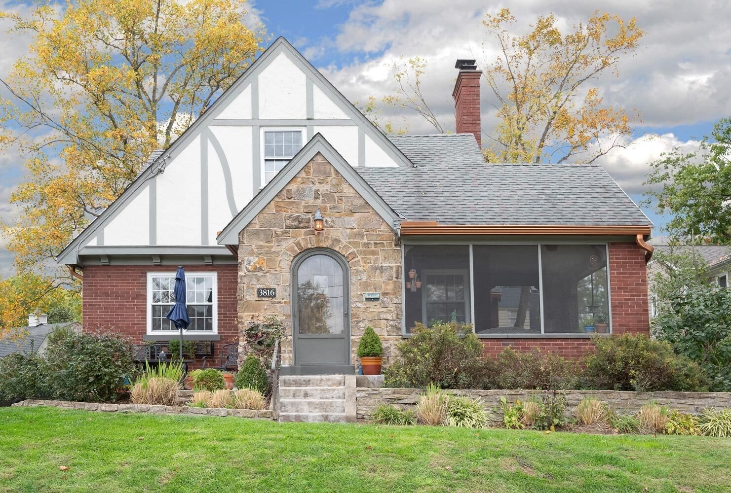 Property Photo:  3816 Country Club Pl  OH 45209 