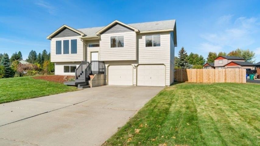 Property Photo: 223 E Westcrest Ct WA 99005-9200