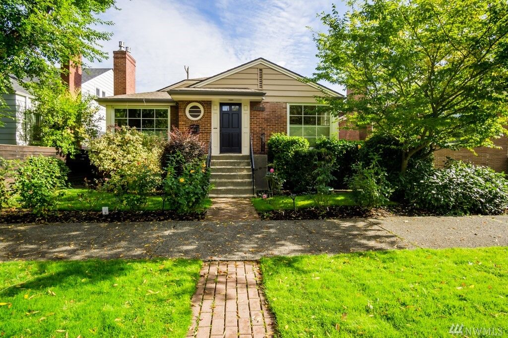 Property Photo:  2036 McGilvra Blvd E  WA 98112 