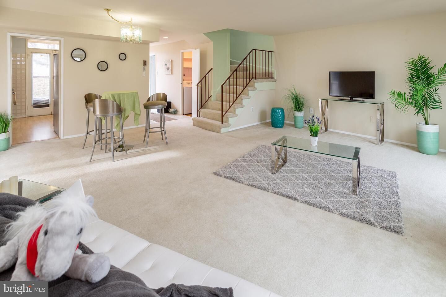 Property Photo:  5743 N Kings Highway  VA 22303 