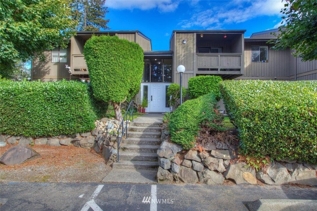 Property Photo:  1505 N Defiance Street Q203  WA 98406 