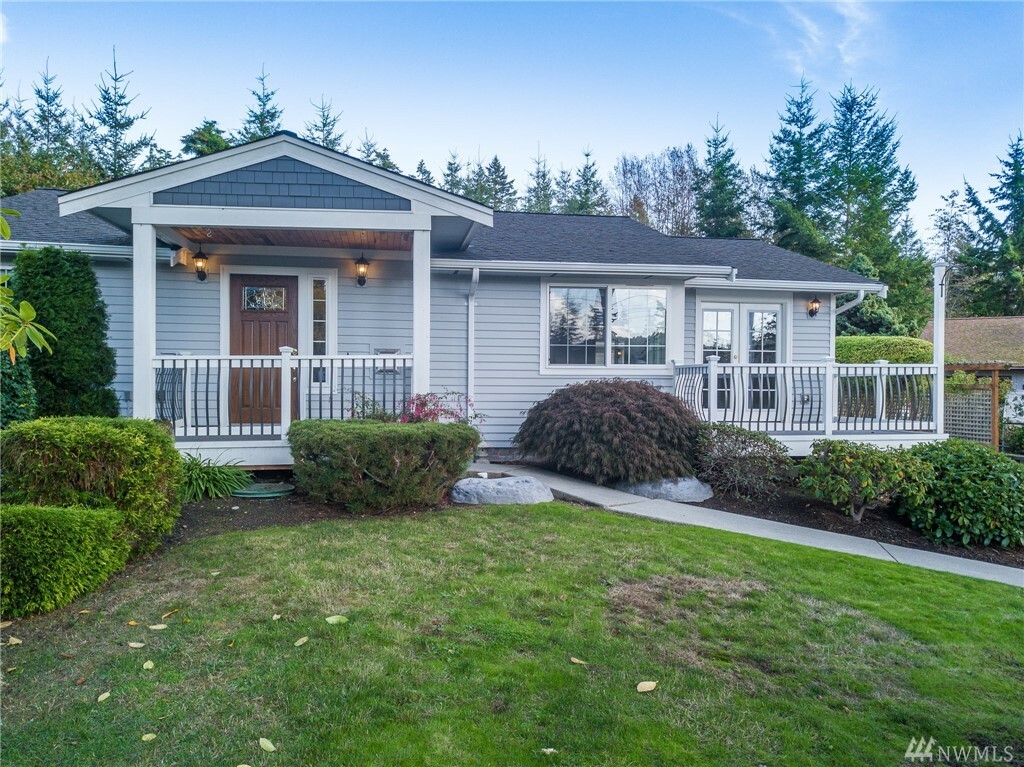 Property Photo: 428 Stirling Dr WA 98282