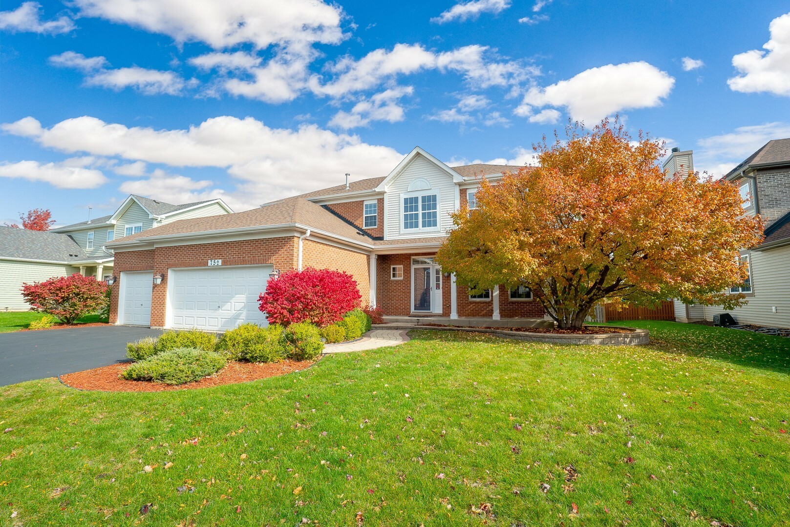 Property Photo:  752 Eagle Brook Lane  IL 60565 