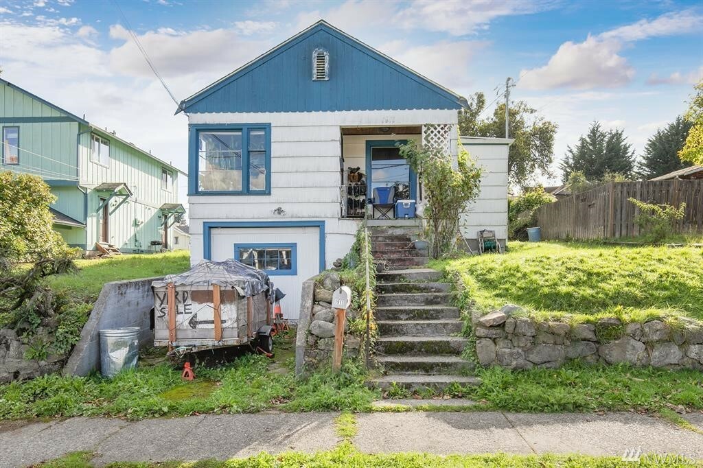 Property Photo: 1911 8th St WA 98337