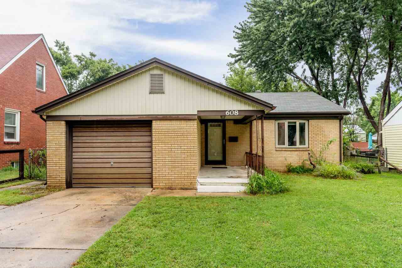 Property Photo:  608 S Crestway St  KS 67218 