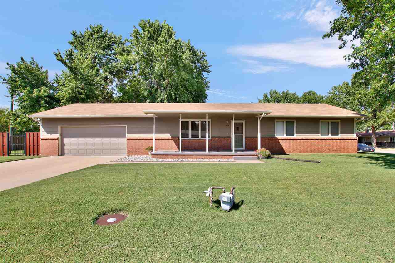 Property Photo: 604 W 6th KS 67025
