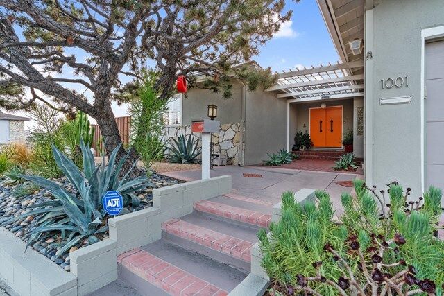 Property Photo:  1001 Fortune Way  CA 90042 