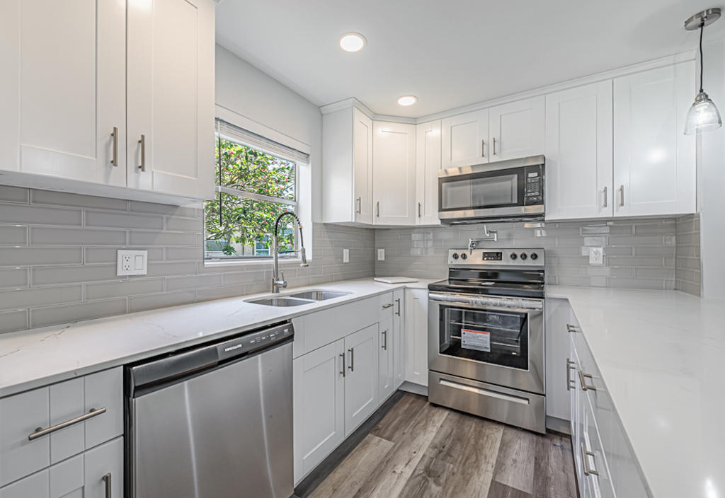 Property Photo: 161 Monaco D Way FL 33446