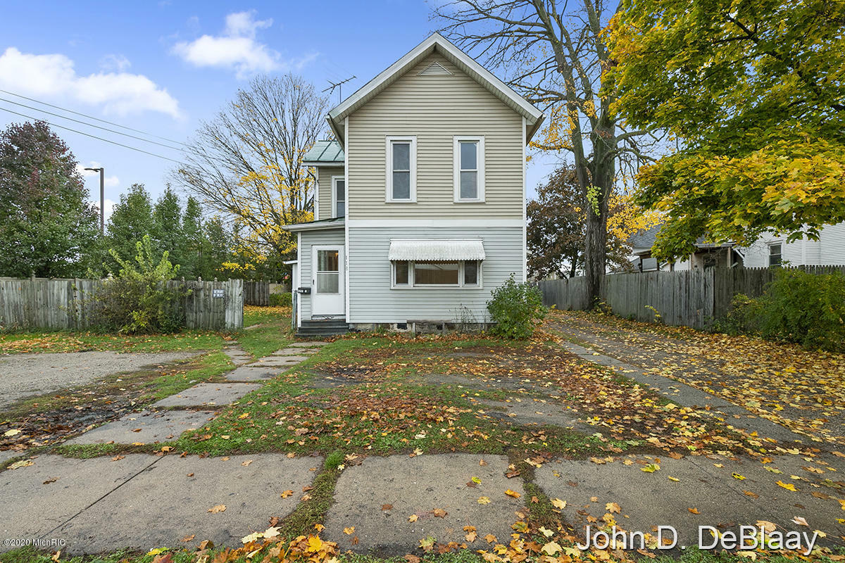 Property Photo:  118 N Hudson Street  MI 49331 