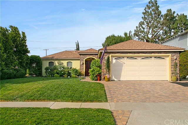 Property Photo:  913 Berkenstock Lane  CA 92870 