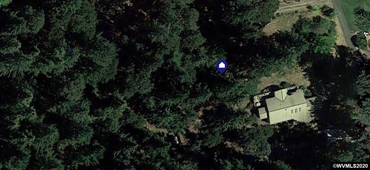 Property Photo: 555 Indian Trails Ln SE OR 97317-7901