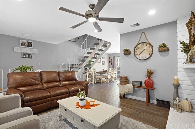 Property Photo:  18577 Edgebrook Lane 26  CA 92648 