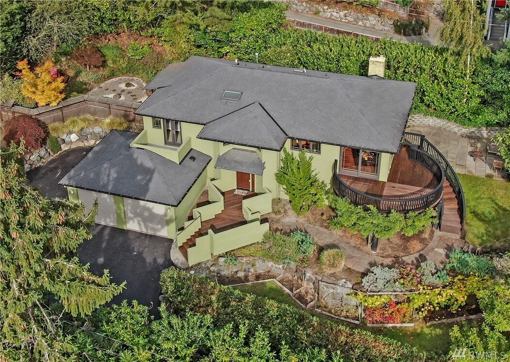 Property Photo: 13016 42nd Ave NE WA 98125