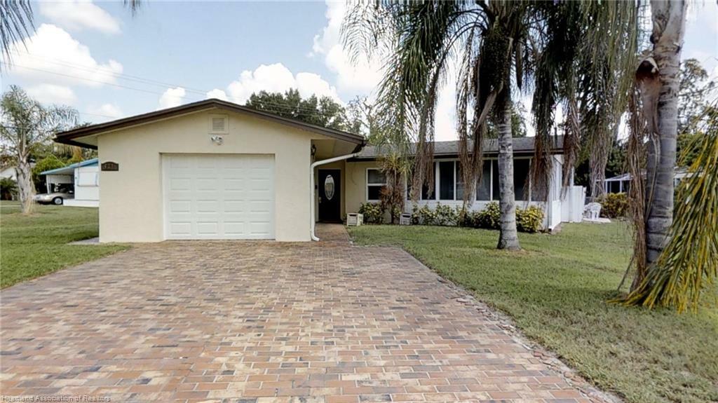 Property Photo:  421 Sassafras Avenue  FL 33870 