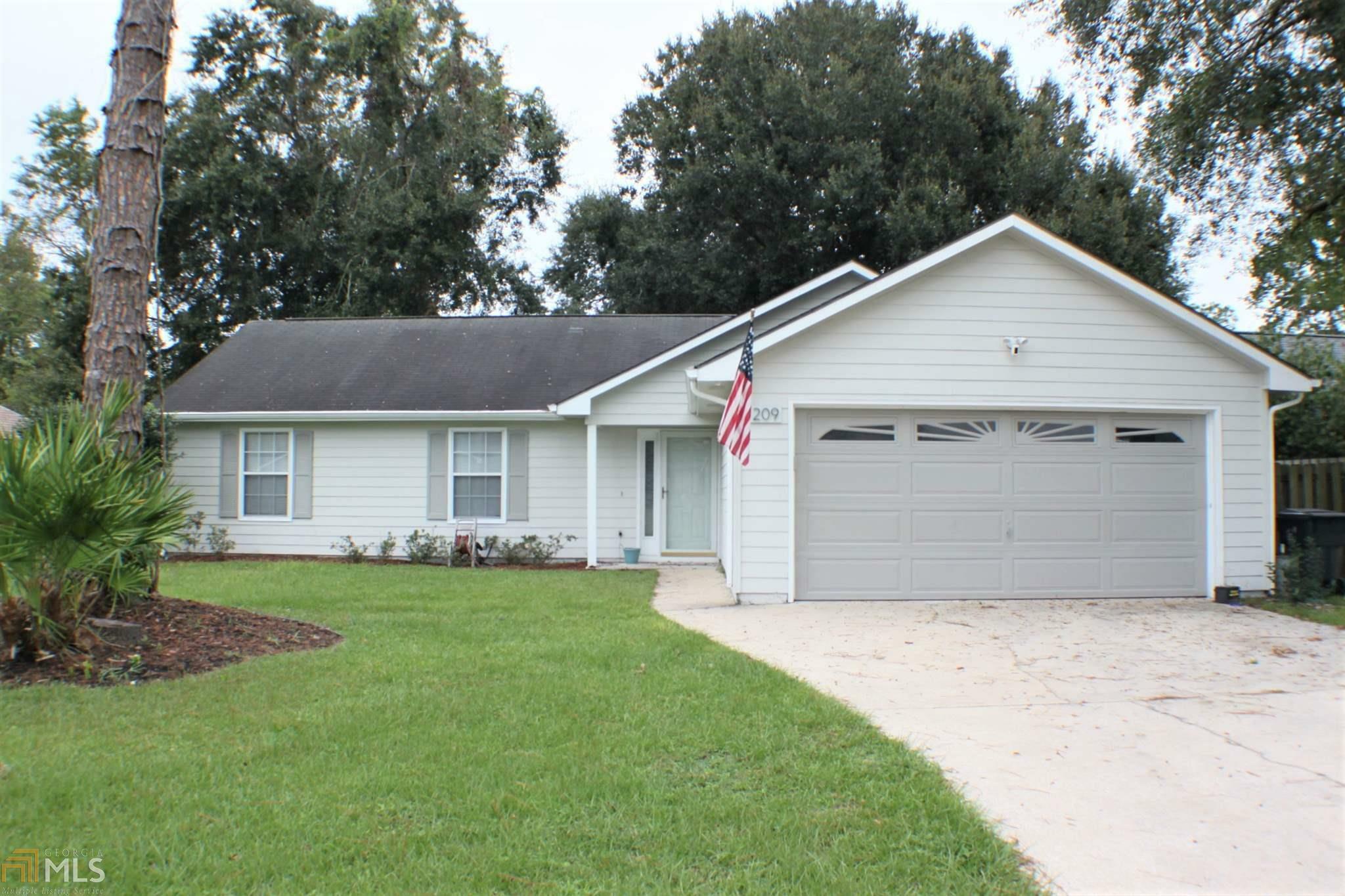 Property Photo:  209 McQueen Cir  GA 31558 