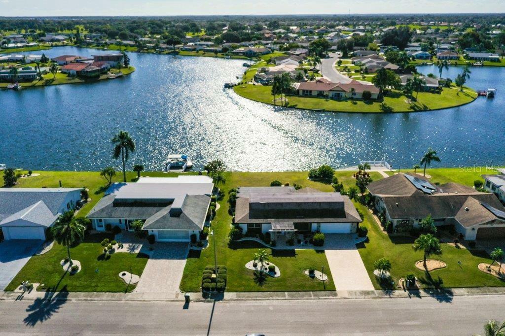 Property Photo:  1606 New Bedford Drive  FL 33573 