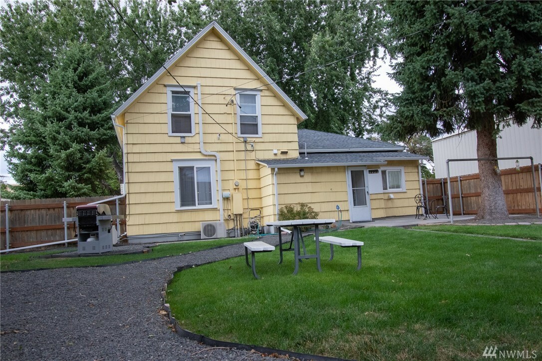 400 E Clay St  Dayton WA 99328 photo