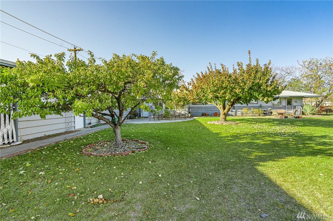 Property Photo:  280 C St  WA 98823 