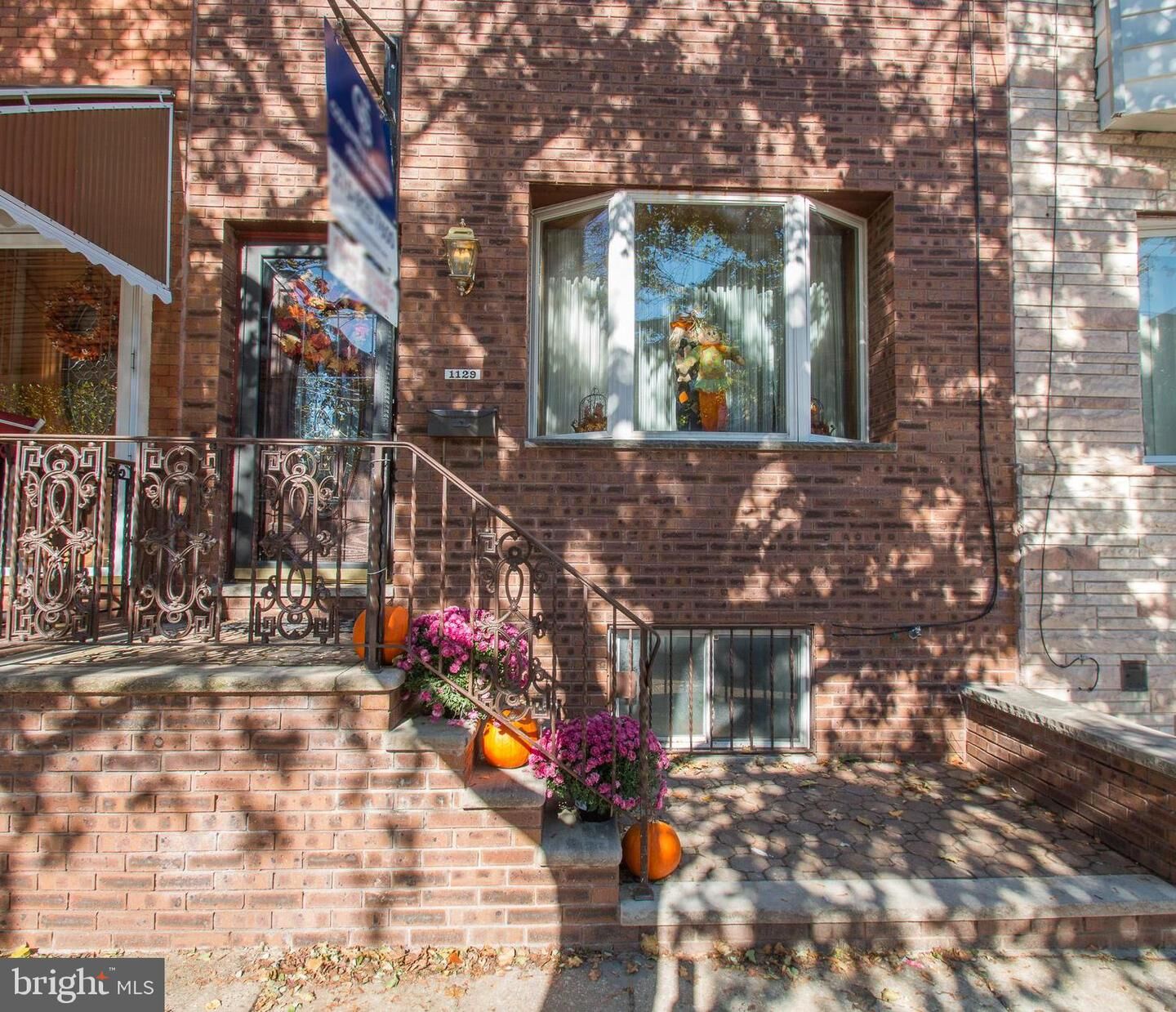 Property Photo: 1129 W Ritner Street PA 19148