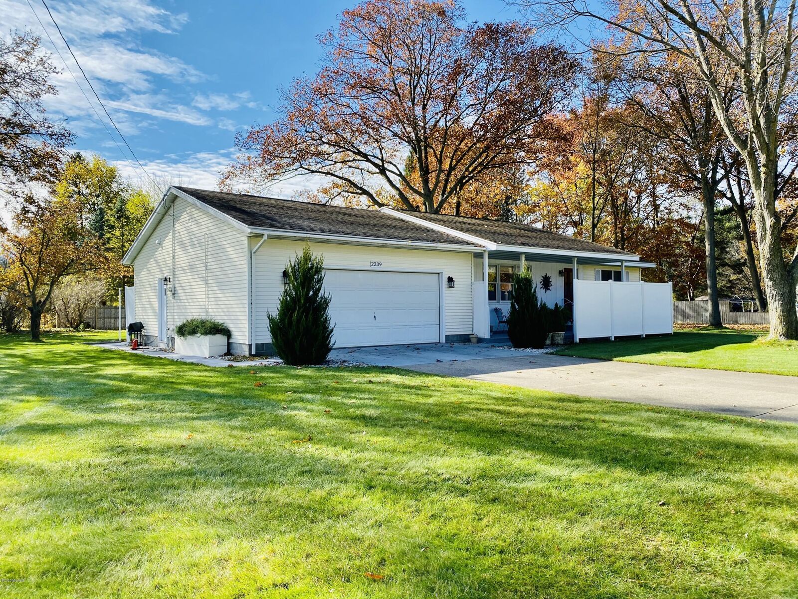 Property Photo:  2239 Fett Street  MI 49444 