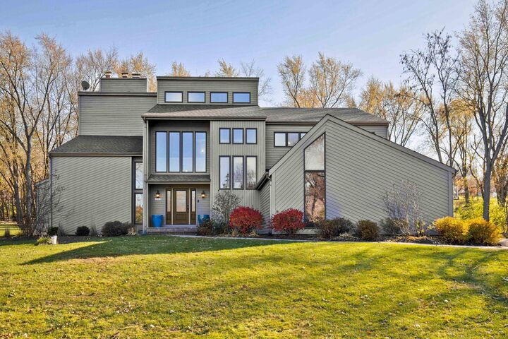 713 Bark Court  Lake Barrington IL 60010 photo