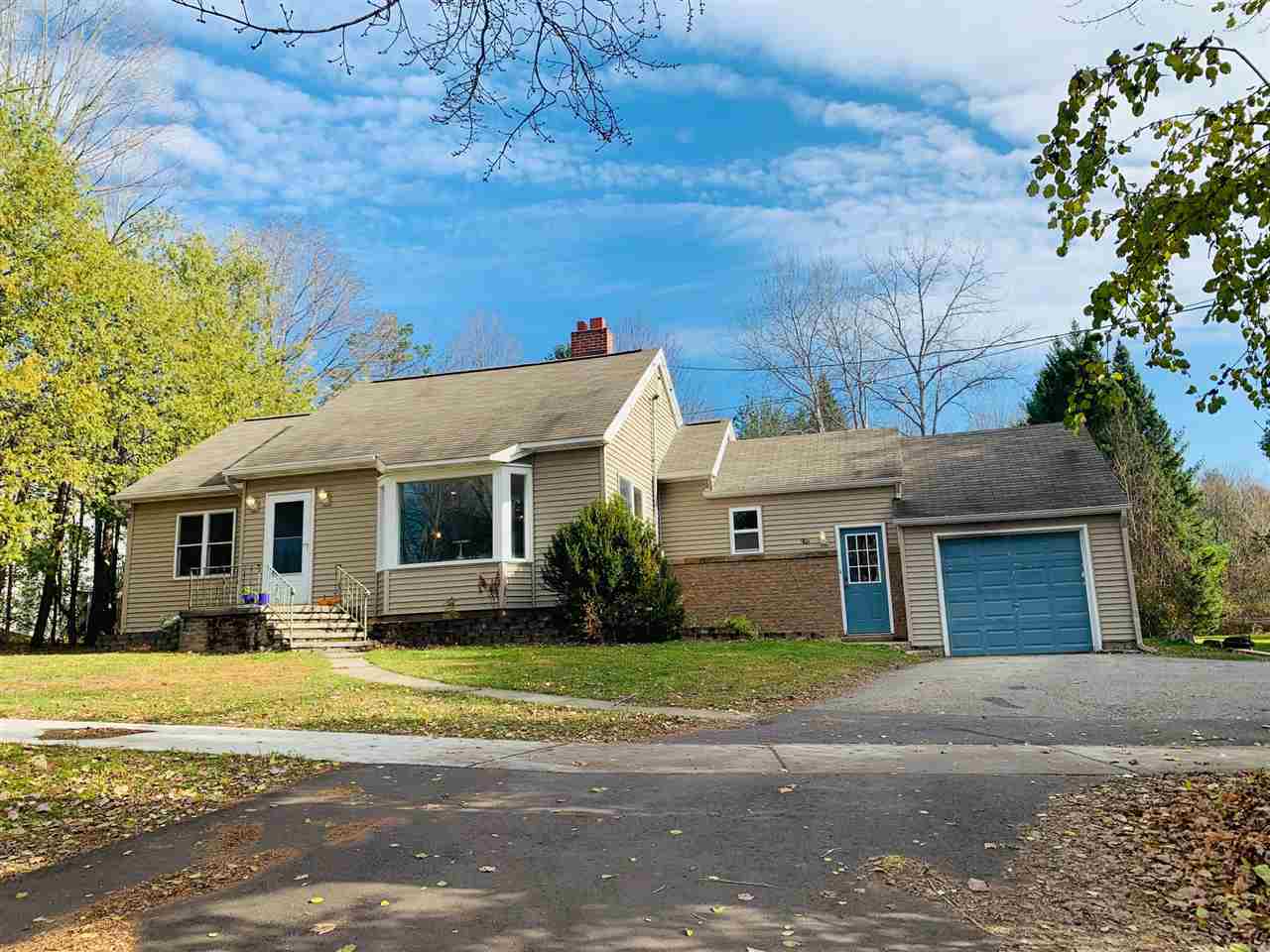 Property Photo: 906 N Main MI 49727