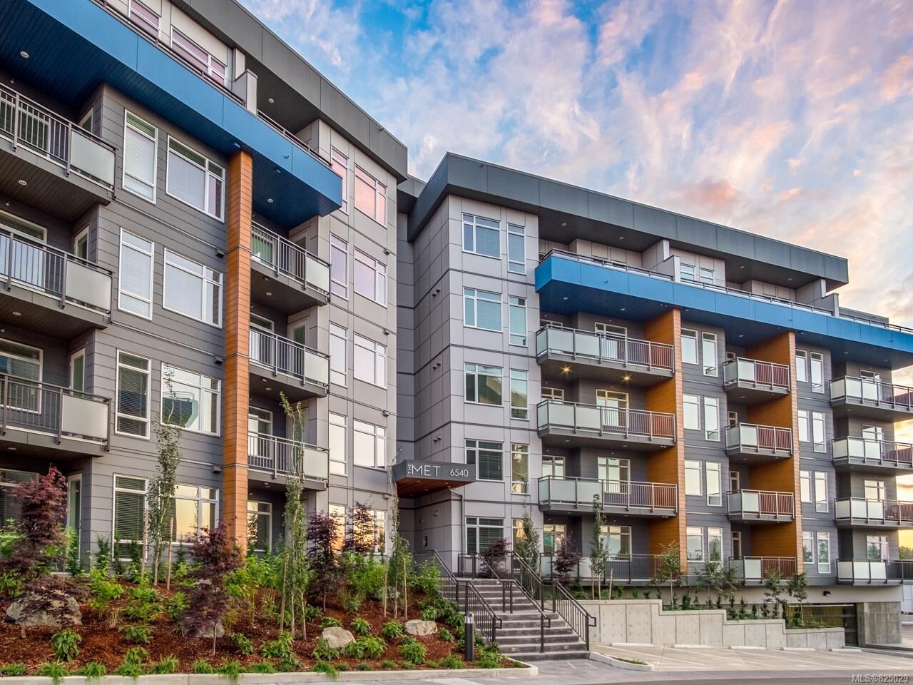 Property Photo: 6540 Metral Dr 108 BC V9T 2L8