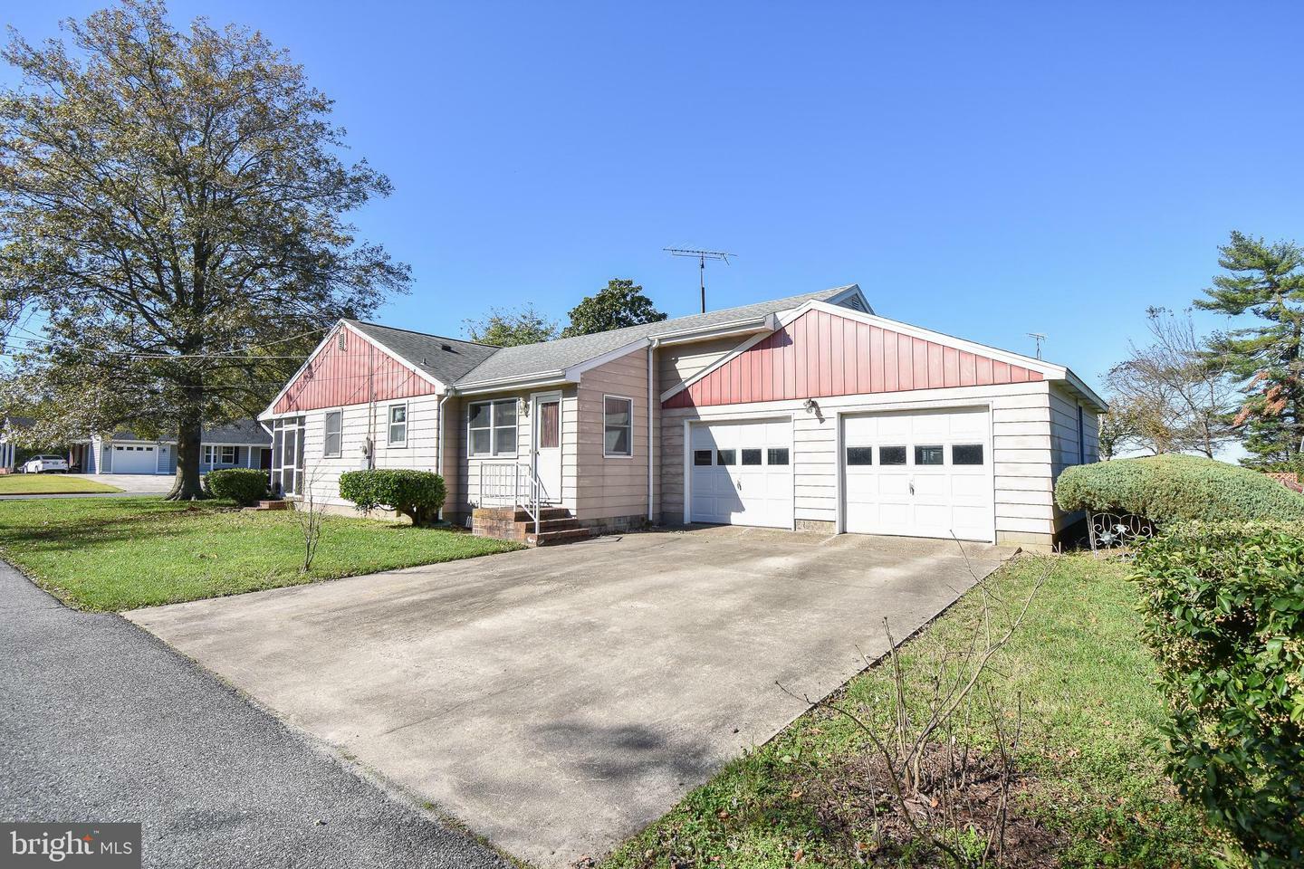 Property Photo: 401 Collins Avenue MD 21643