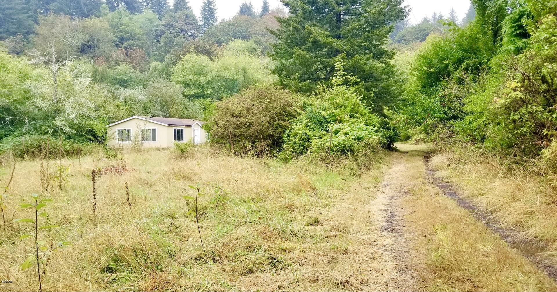 Property Photo: 2745 N North Bank Rd OR 97368
