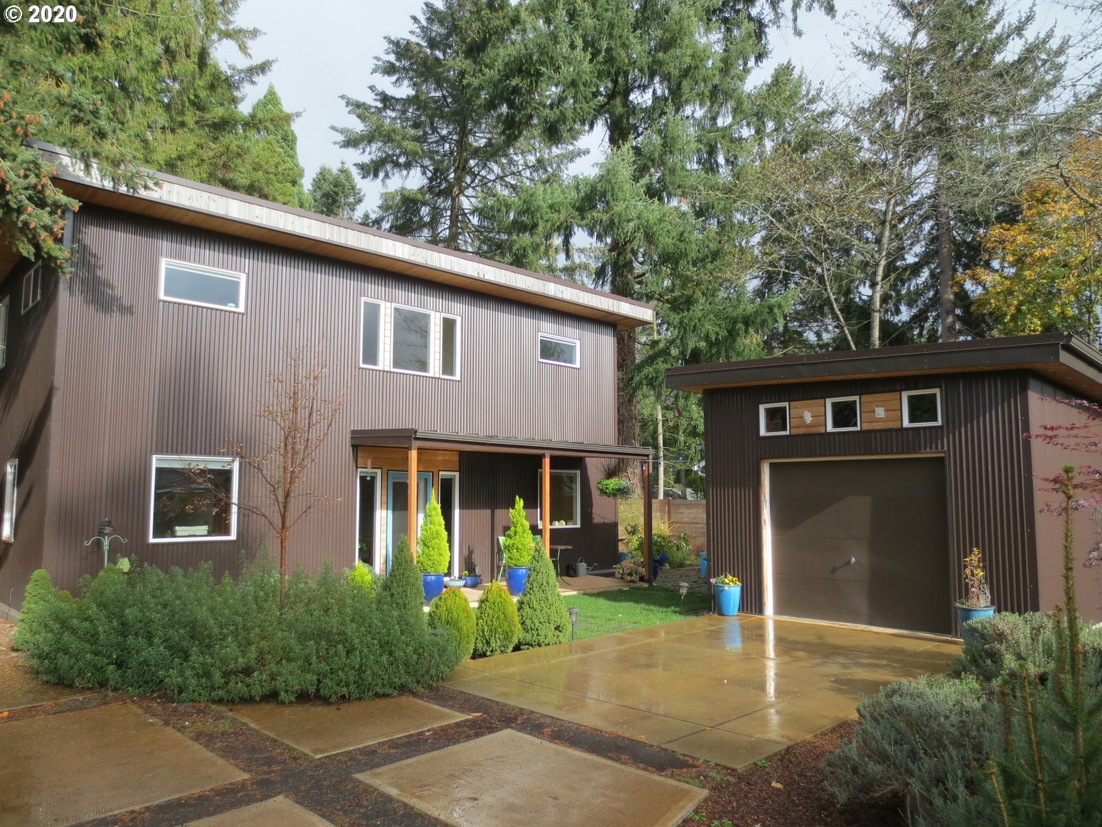 Property Photo: 383 Irving Rd OR 97404