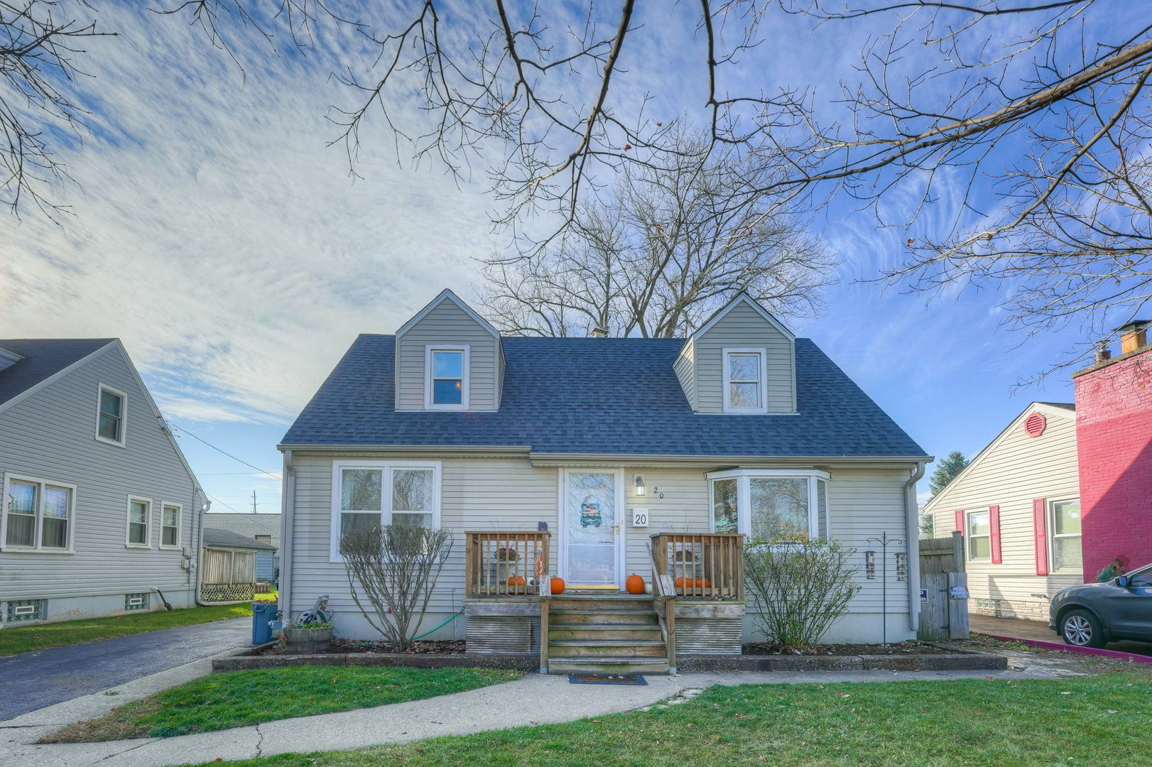 Property Photo: 20 S Iowa Avenue IL 60101