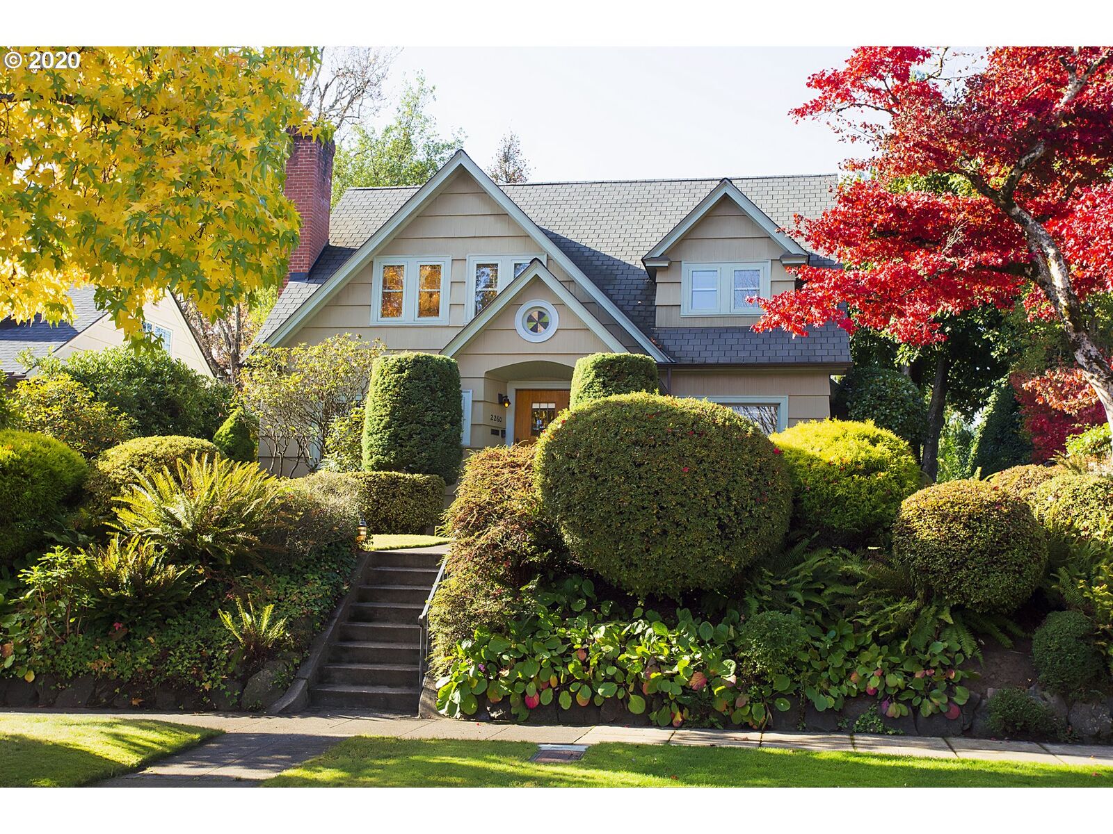 Property Photo:  2260 Charnelton  OR 97405 