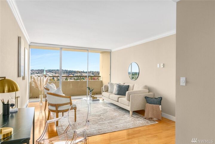 Property Photo:  4540 8th Ave NE 2103  WA 98105 