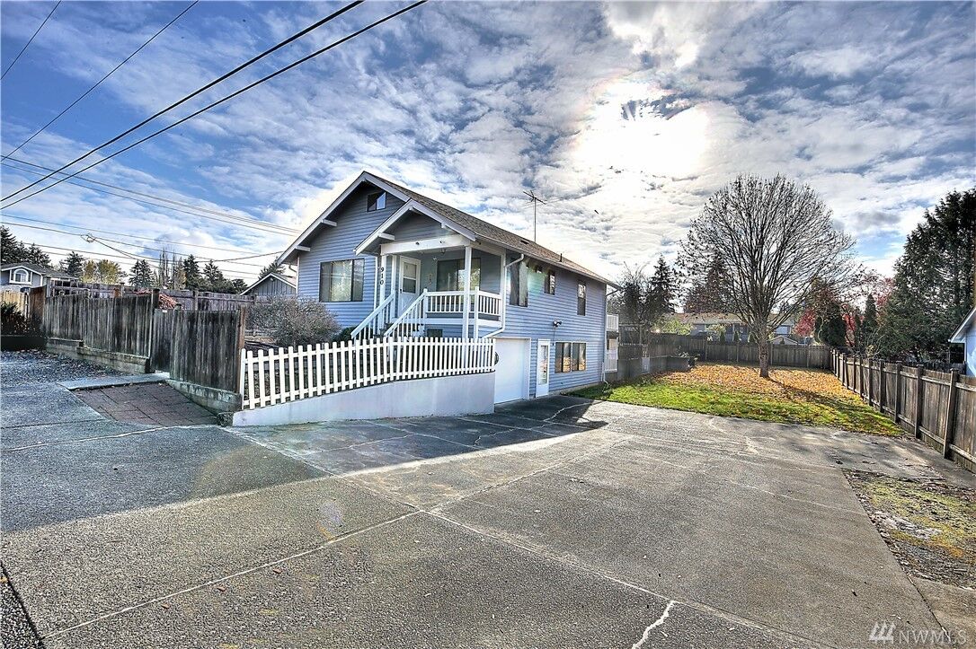 Property Photo: 910 97th St S WA 98444