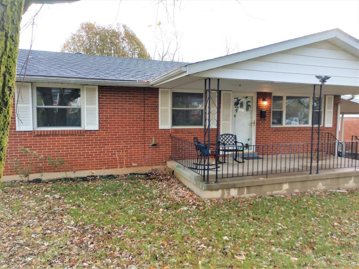 Property Photo: 1710 Wichita Dr S OH 45013