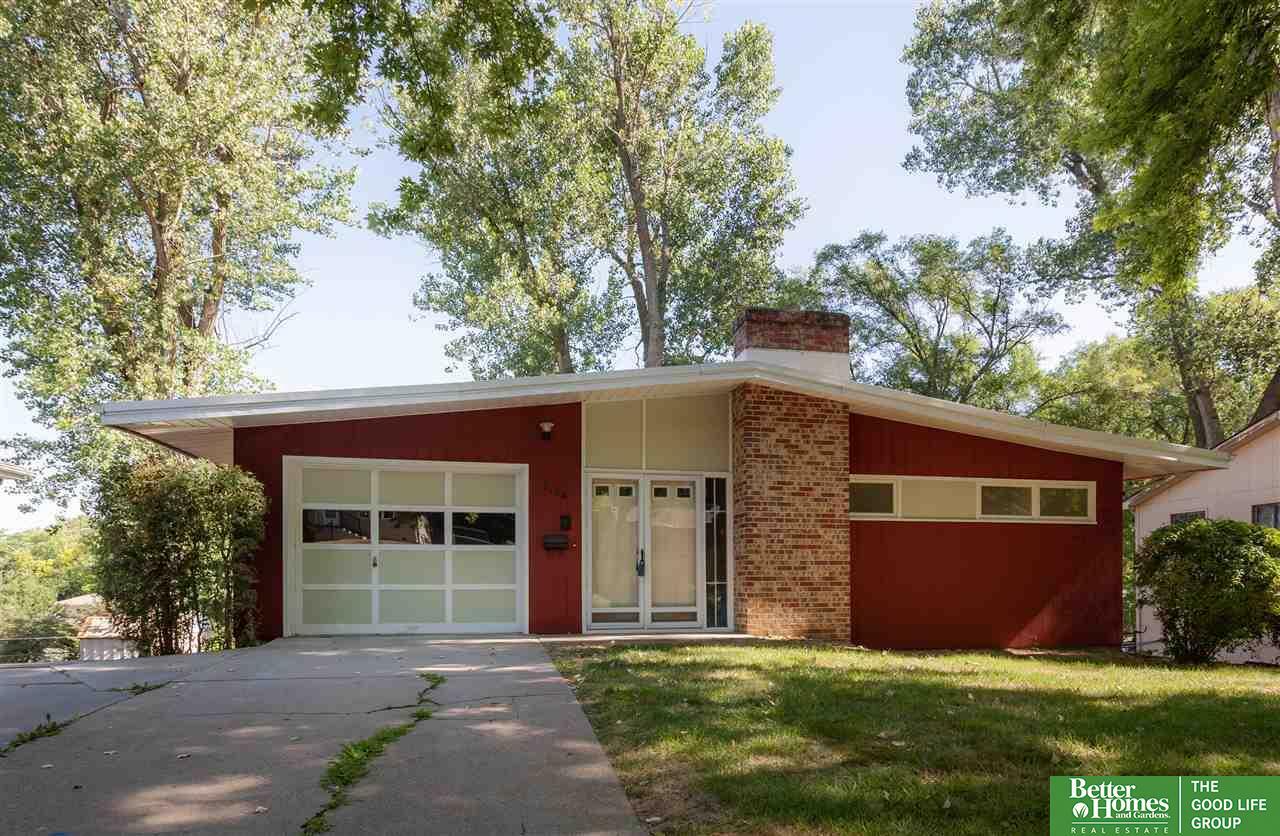 Property Photo:  2106 Virginia  NE 68005 