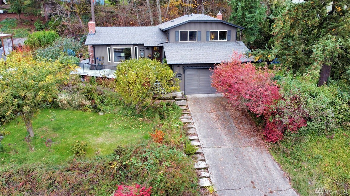 Property Photo:  106 66th Ave E  WA 98424 