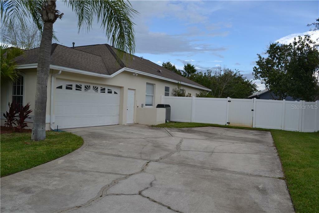 Property Photo:  437 Fairway Pointe Circle  FL 32828 