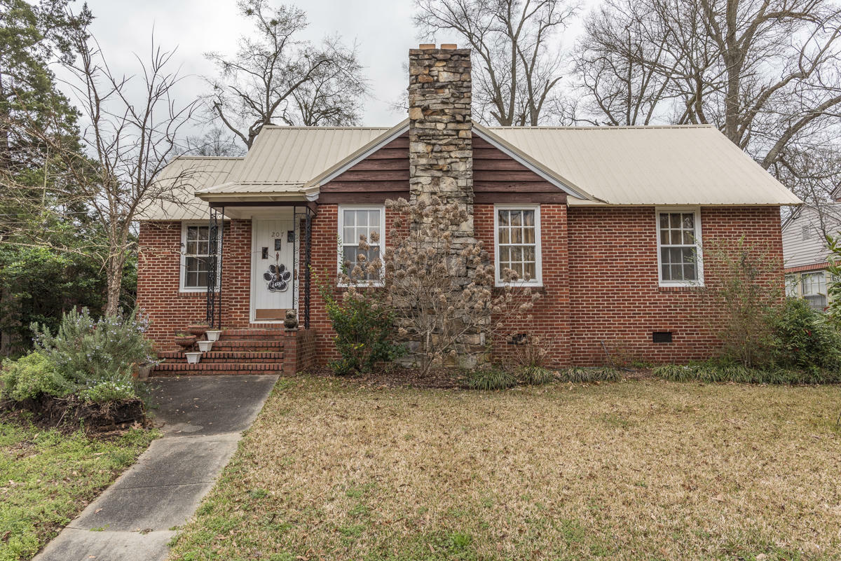 Property Photo:  207 N Montgomery  MS 39759 