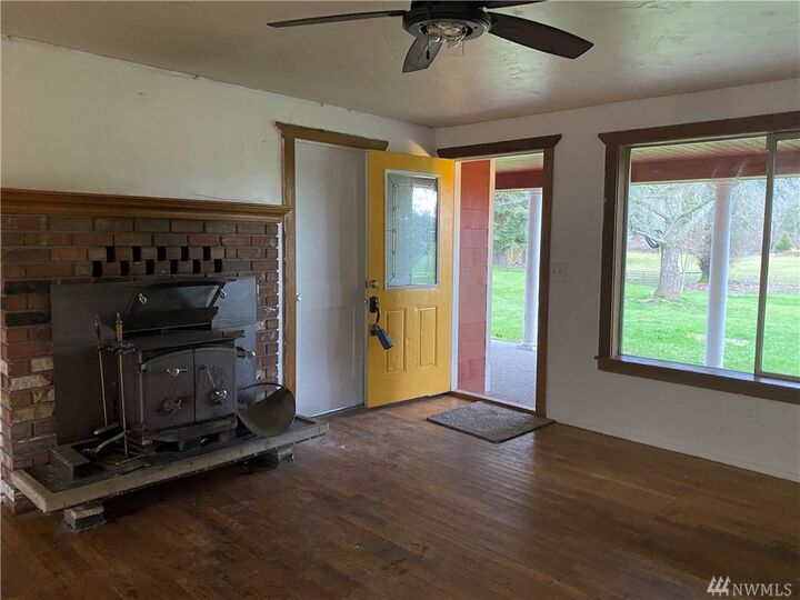 Property Photo:  1210 K St  WA 98531 