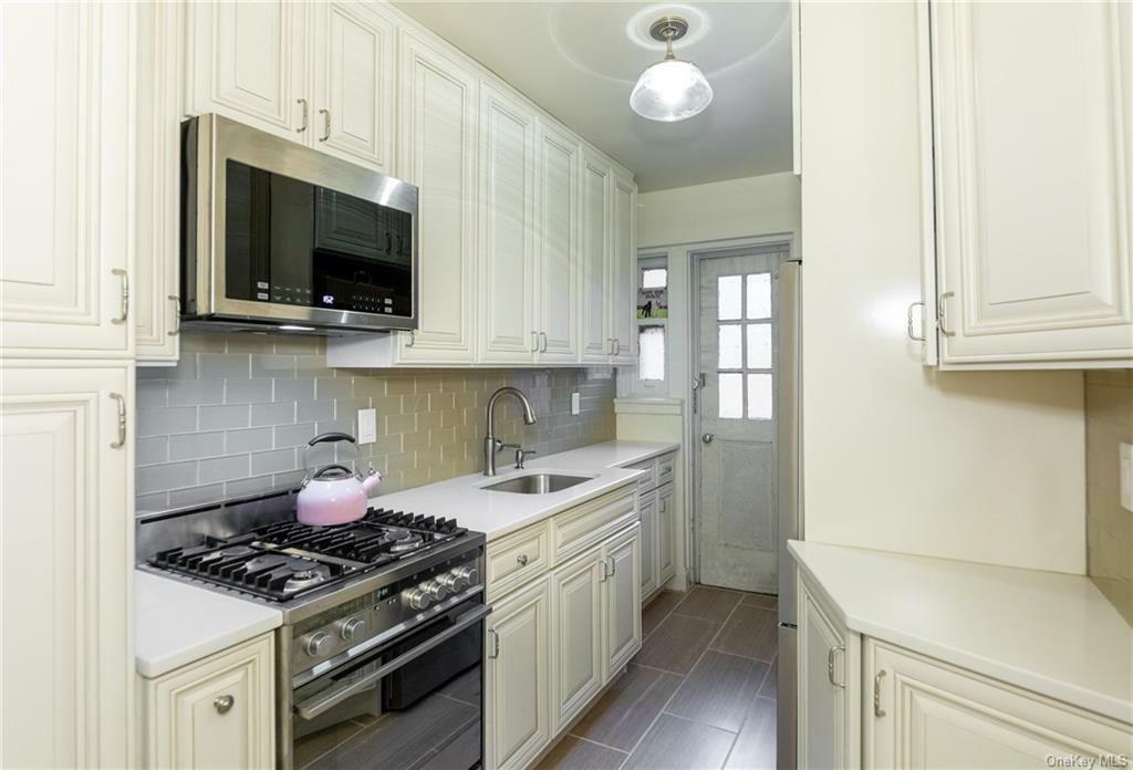 Property Photo:  20 N Broadway G230  NY 10601 